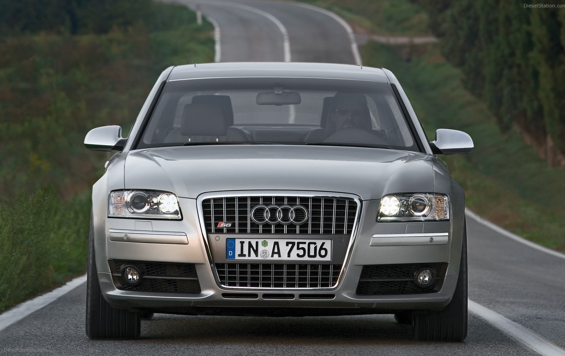 Audi S8 (2005)